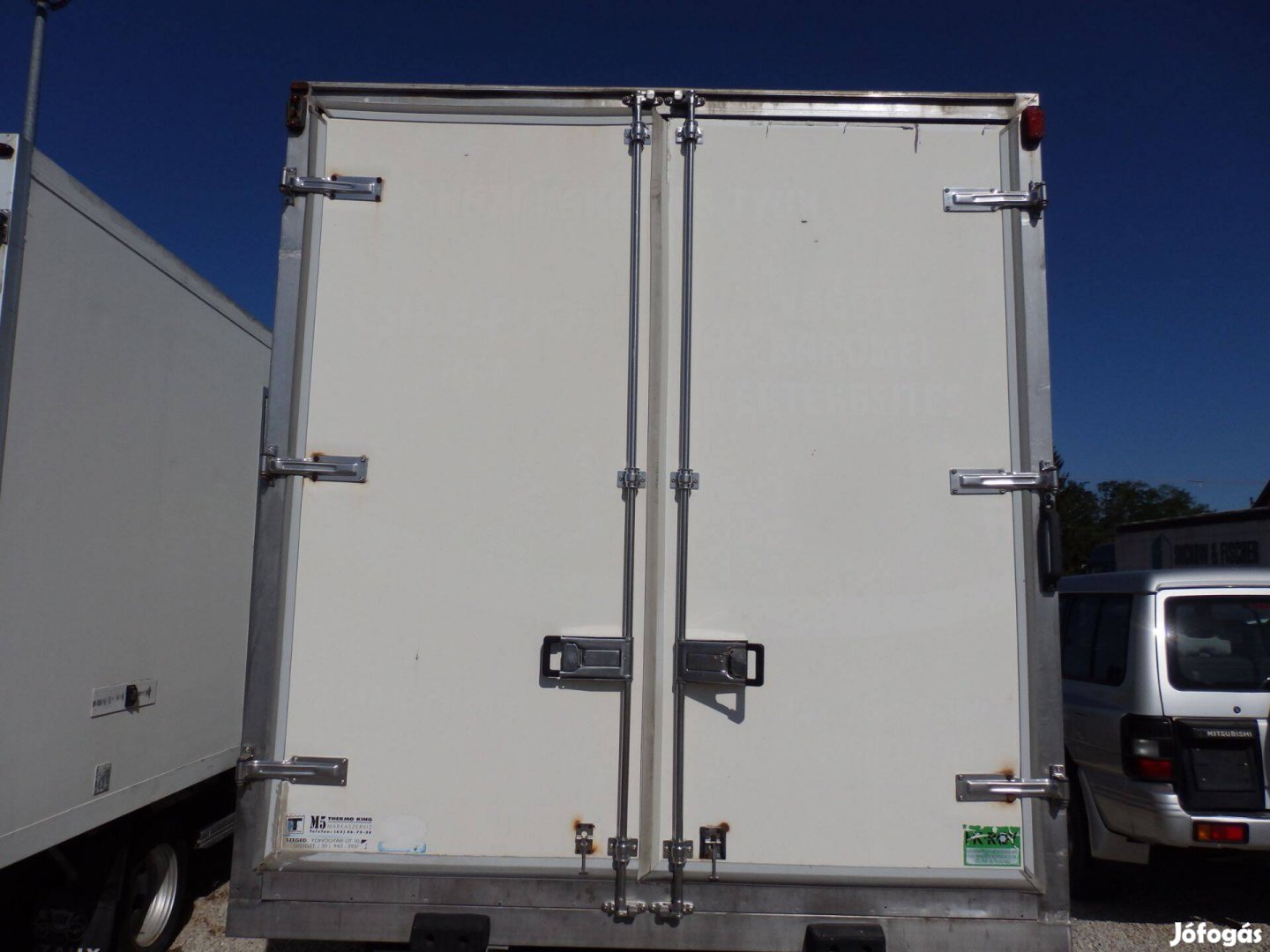 Egyedi oldalajtós szigetelt doboz + Thermo King V400 Max hűtőrendszer!