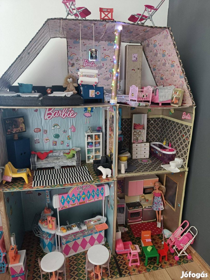 Egyedi óriás Barbie babaház