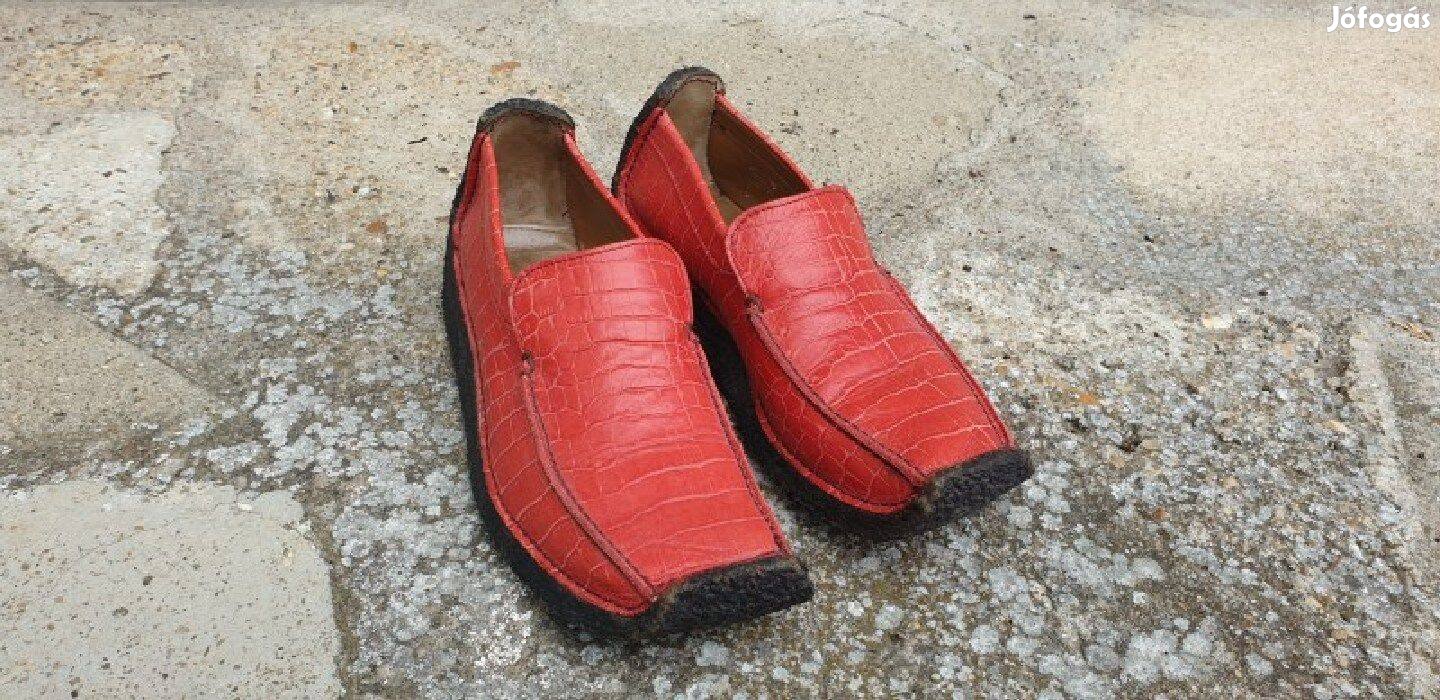 Egyedi pikkely mintás piros női Clarks bőrcipő 38-as lábra