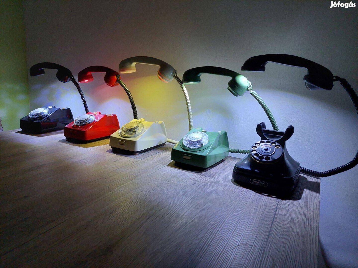 Egyedi retro asztali lámpa tárcsás telefonból