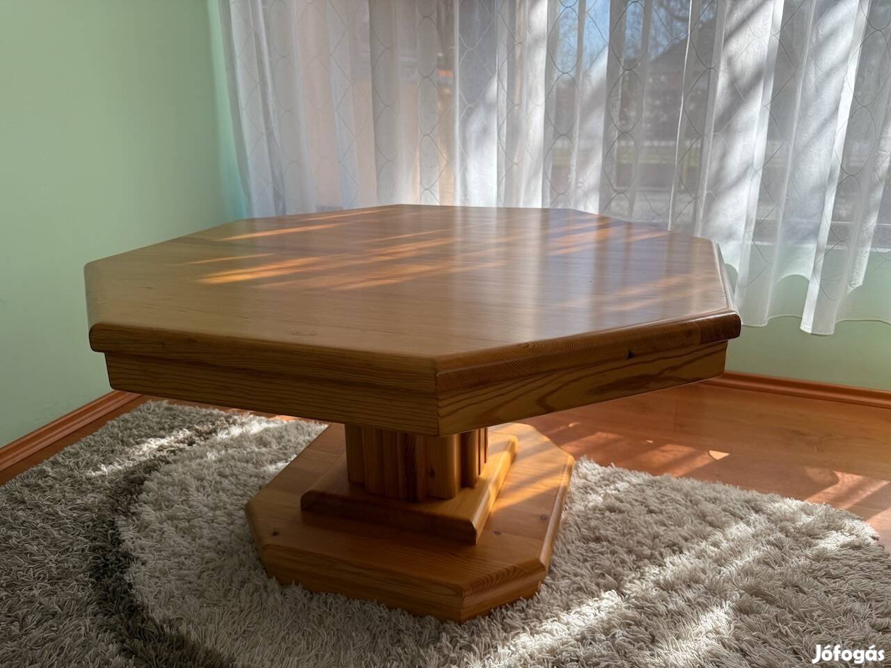 Egyedi tervezésű és gyártású dohányzóasztal