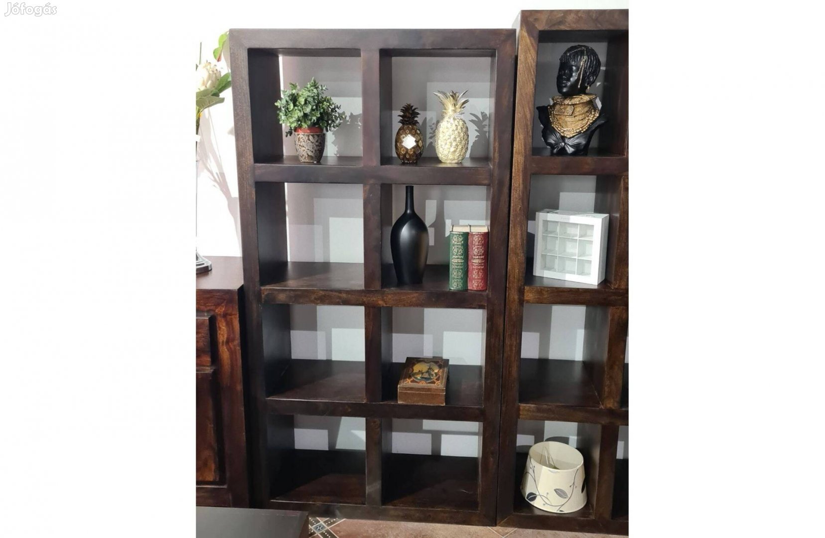 Egyedi tervezésű rózsafa könyves szekrény és térelválasztó