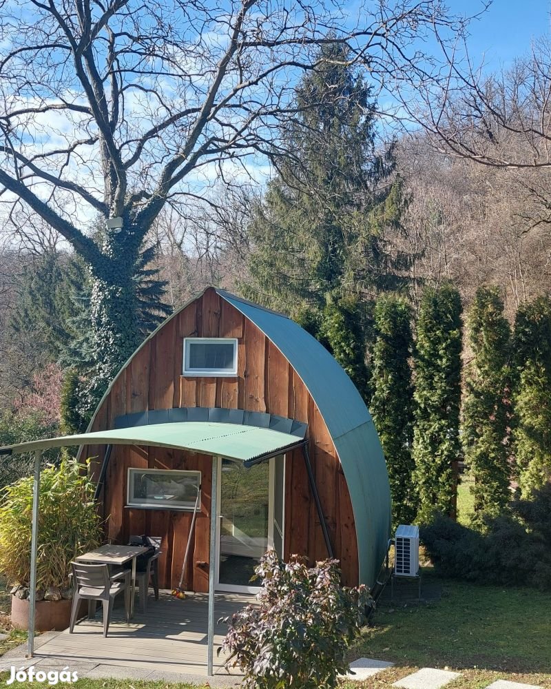 Egyedi tiny house Mecsekszentkúton, parkosított telken