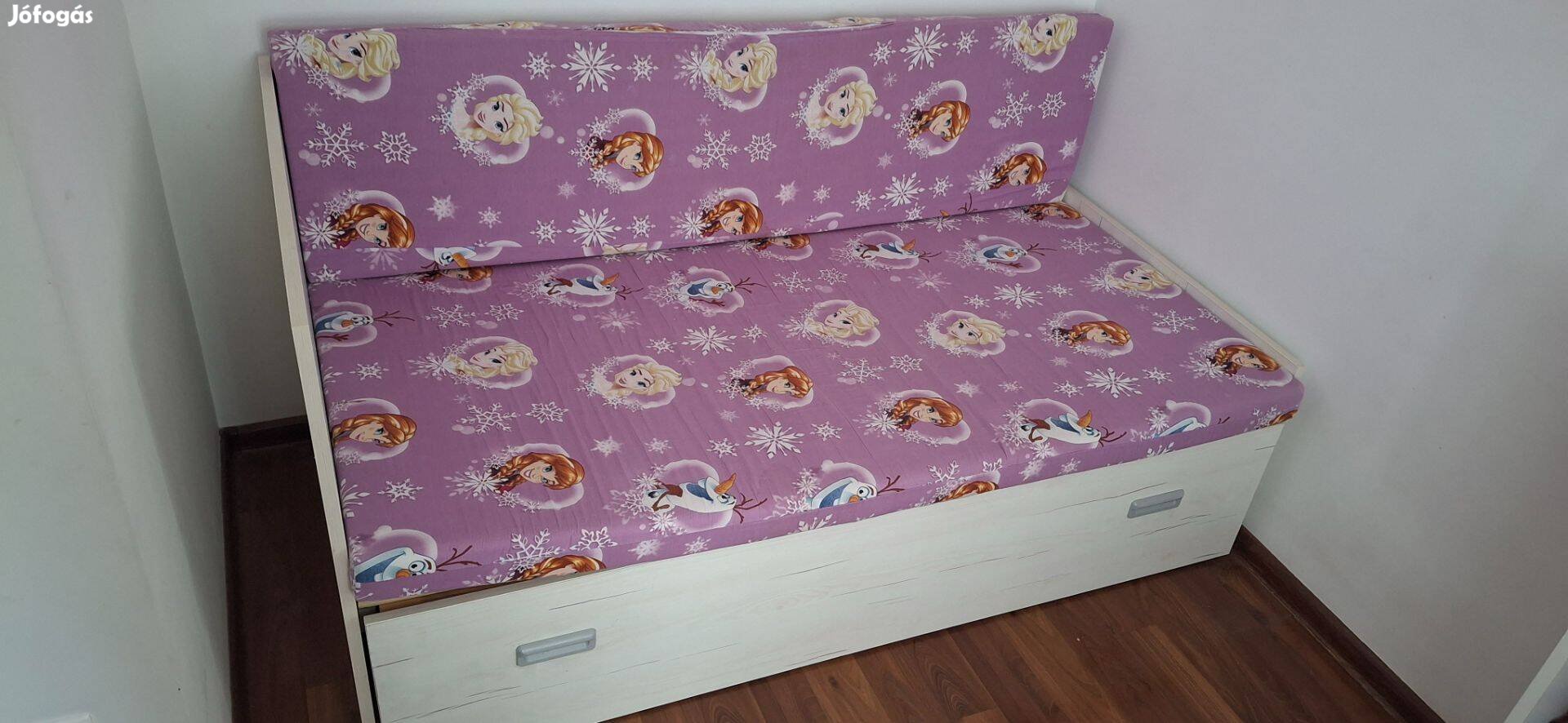 Egyedi tükörreflex testvérágyak Kihúzható, praktikus és