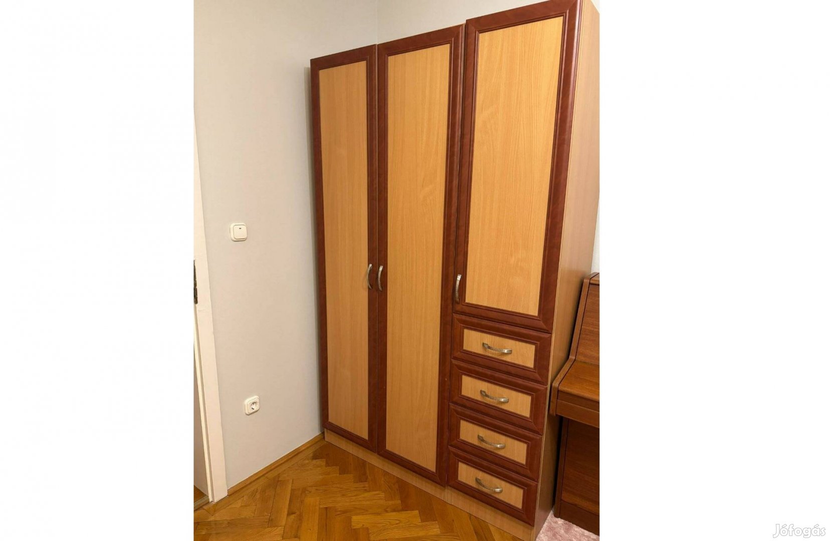 Egyedileg készített gardrób szekrény