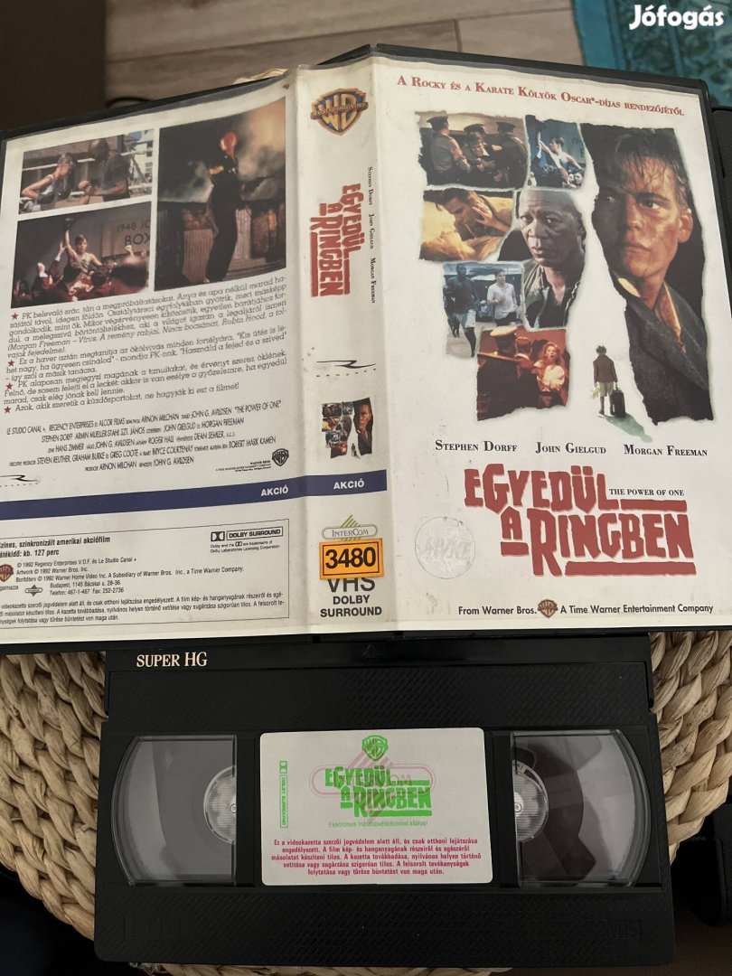 Egyedül a ringben vhs