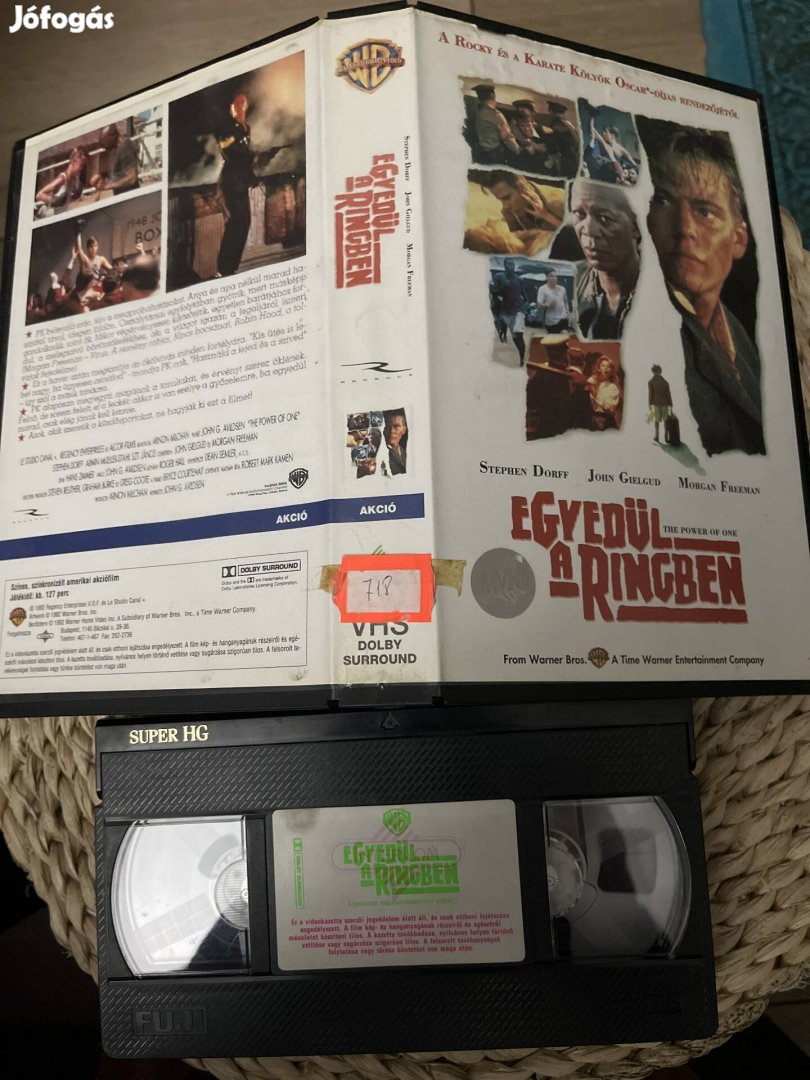 Egyedül a ringben vhs film