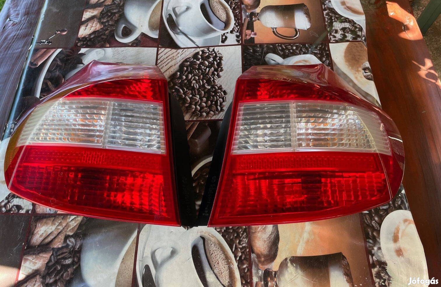 Egyes BMW hátsó lámpapár rendben és majd ingyen