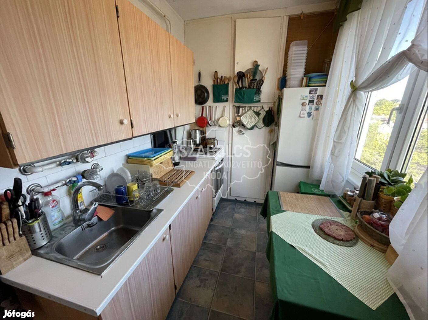 Egyetem Közelében Háromszobás, Liftes Lakás