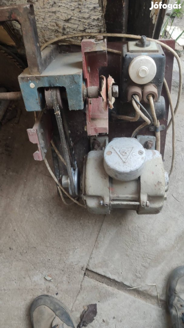 Egyfázisú motorral műkdő barkács gep