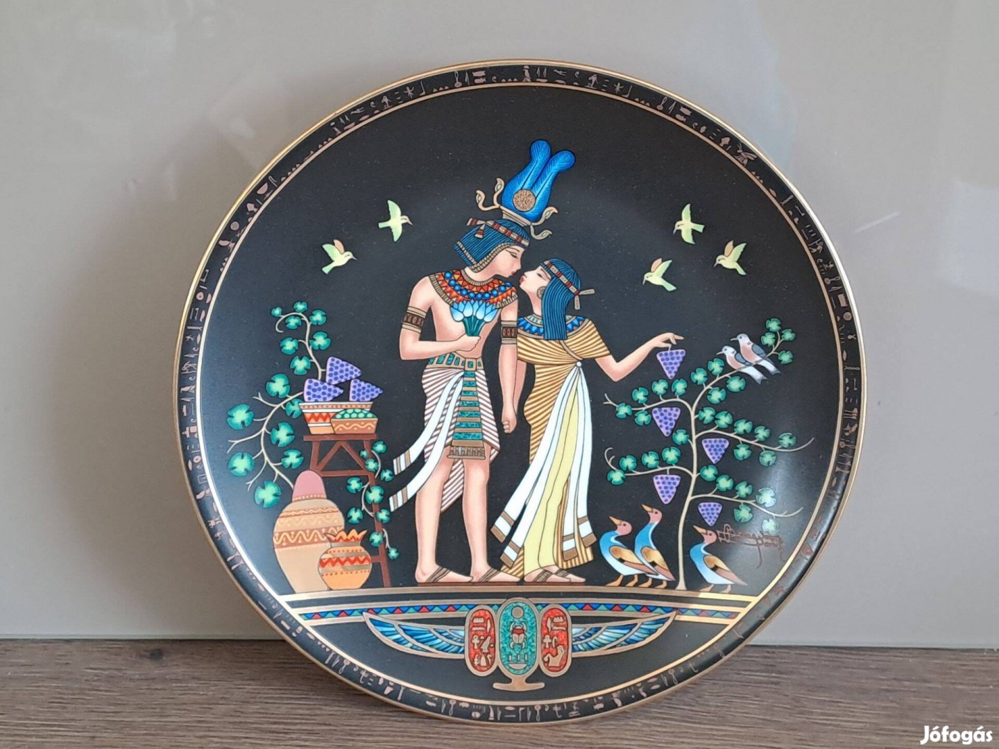 Egyitomi porcelán dísztányér