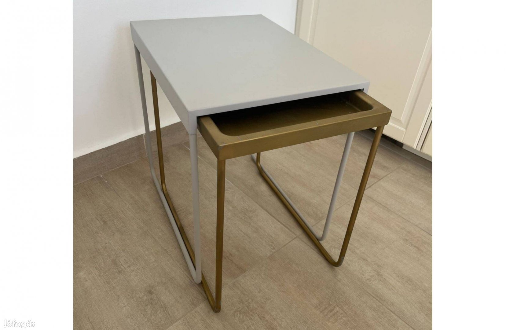 Egymásba tolható asztalok (IKEA)