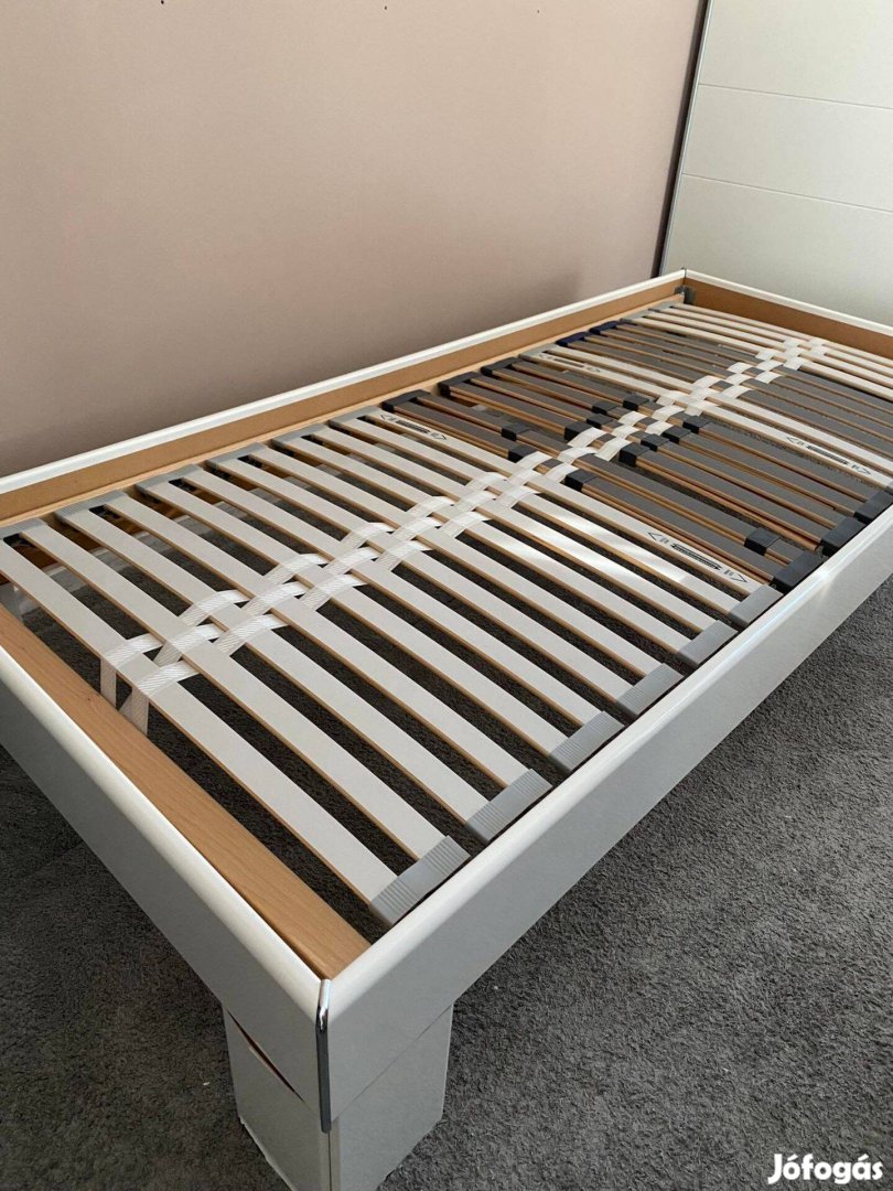 Egyszemélyes ágy / 90x200 cm/ ágyráccsal + memóriahabos matrac