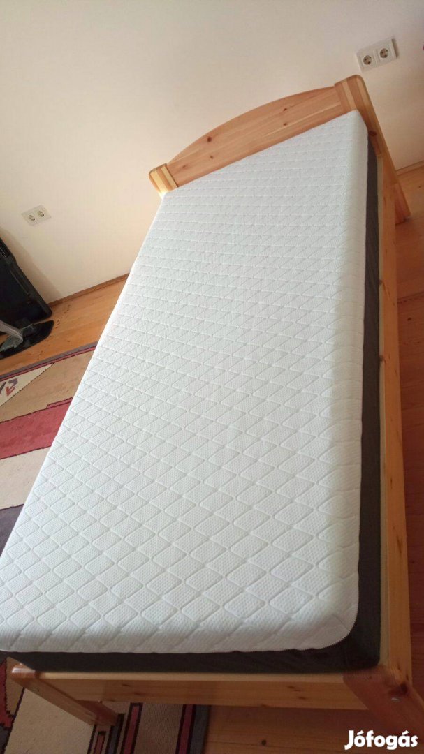 Egyszemélyes fenyőágy minőségi matraccal eladó