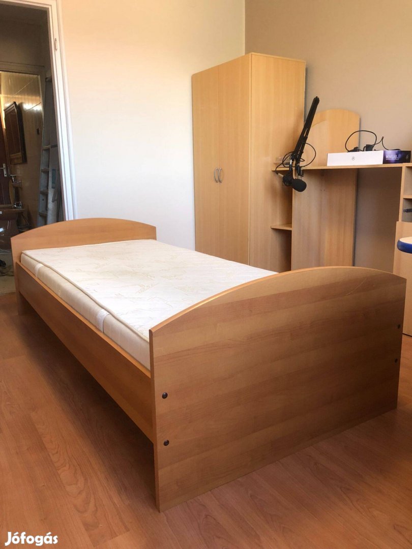 Egyszemélyes használt ágy és memóriahabos matrac