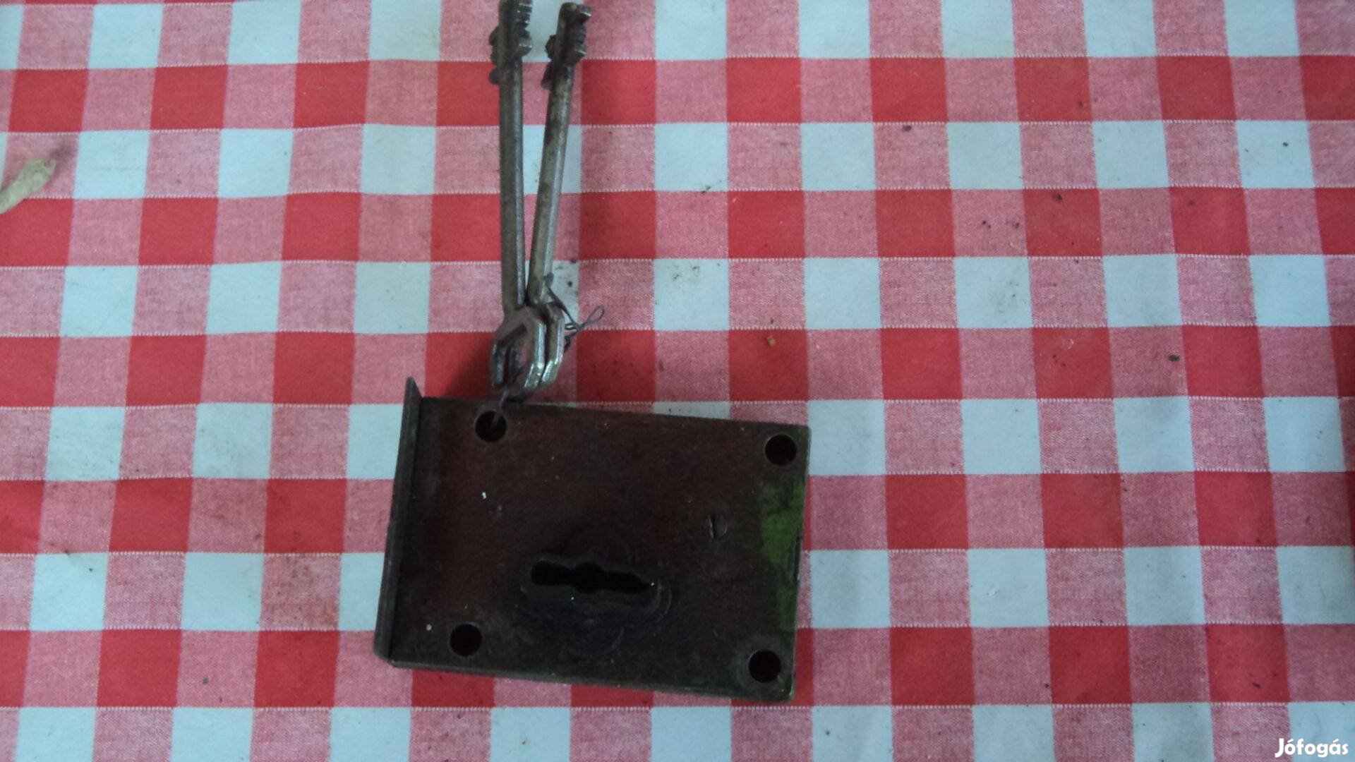 Egyszerű ajtózár 2 db kulccsal