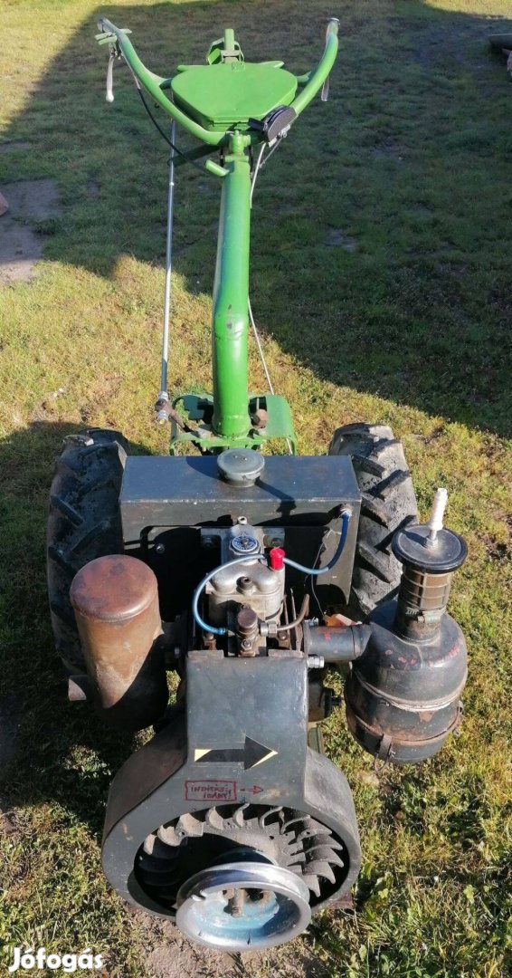 Egytengelyes kistraktor traktor