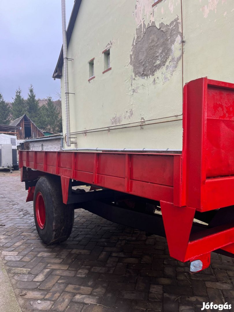 Egytengelyes pótkocsi