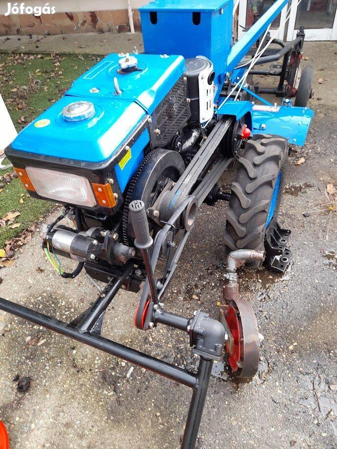Egytengelyes traktor