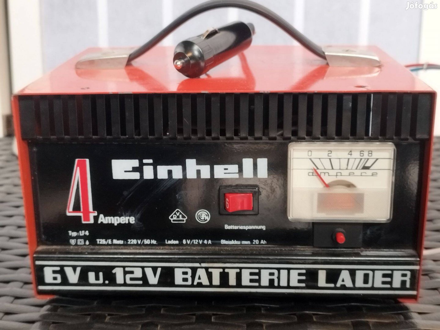 Einhell akkumulátor töltő 612V 4A