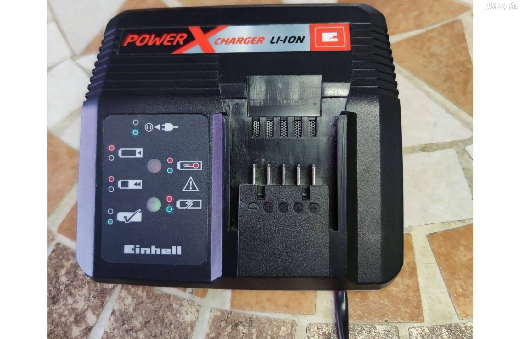 Einhell akkutöltő egy akkumulátorral