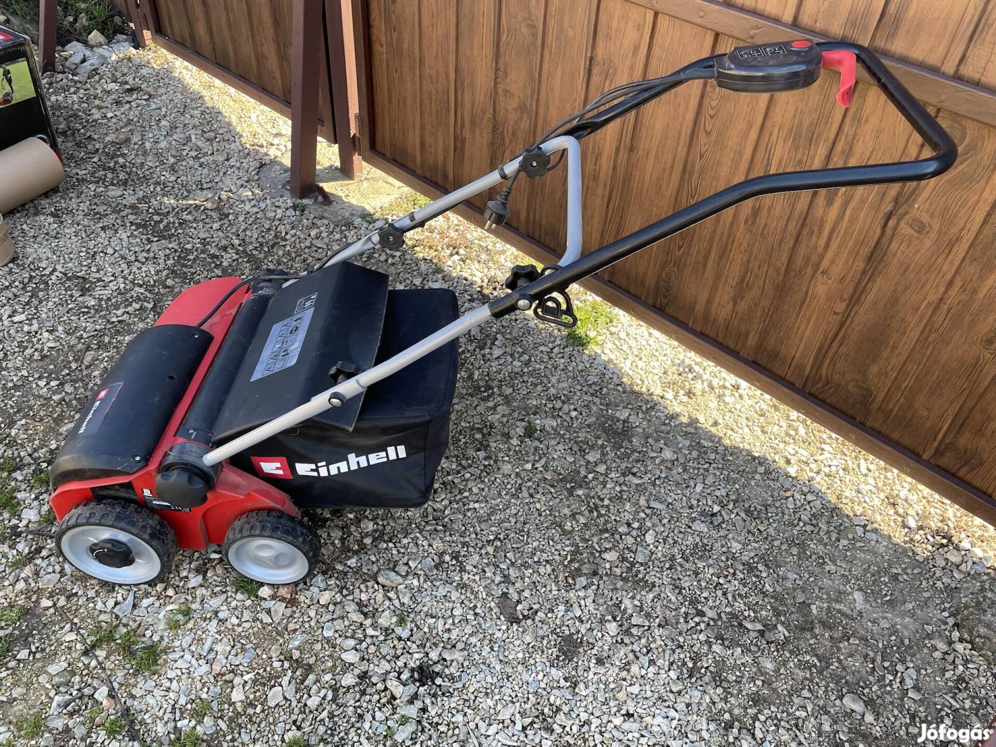 Einhell talajlazító és fűszellőztető