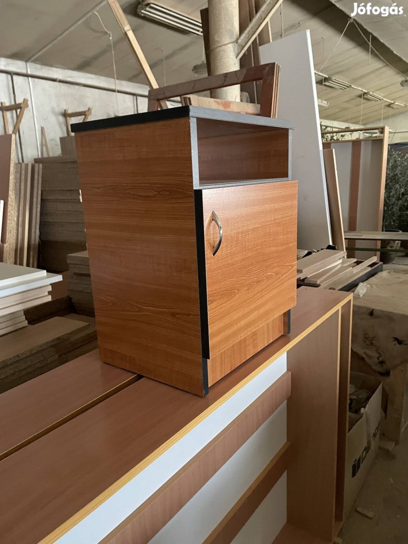 Éjjeli szekrény eladó