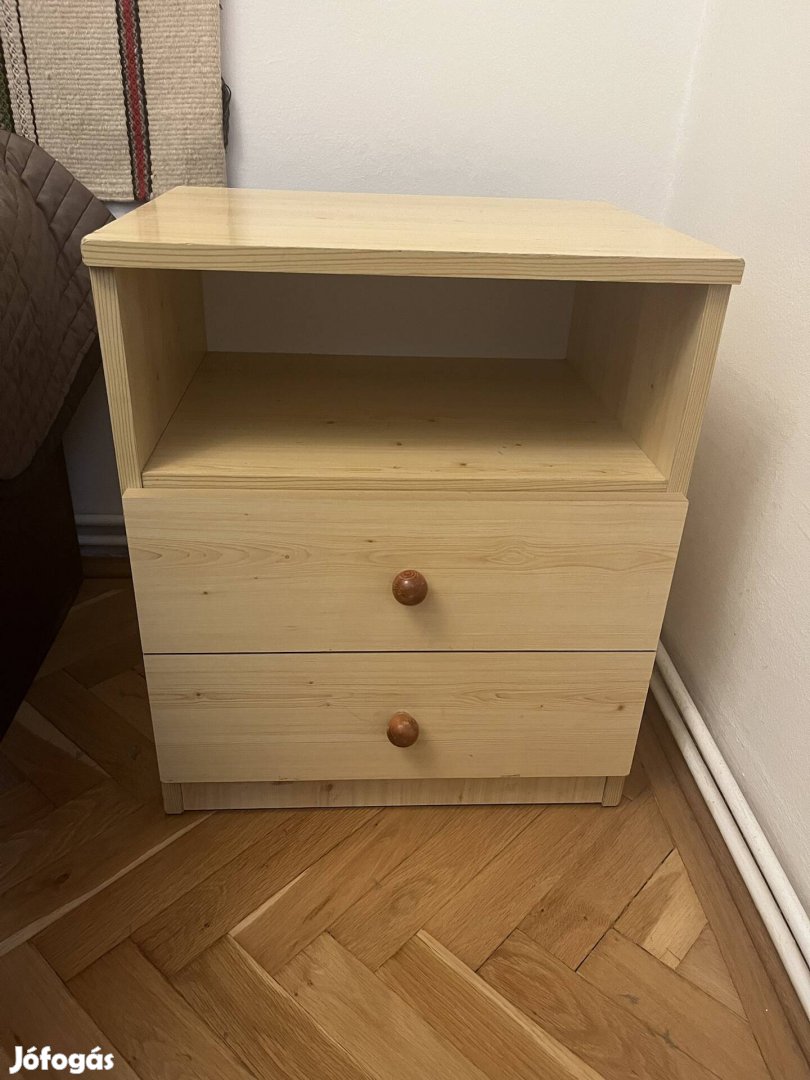 Éjjeliszekrény 2 db