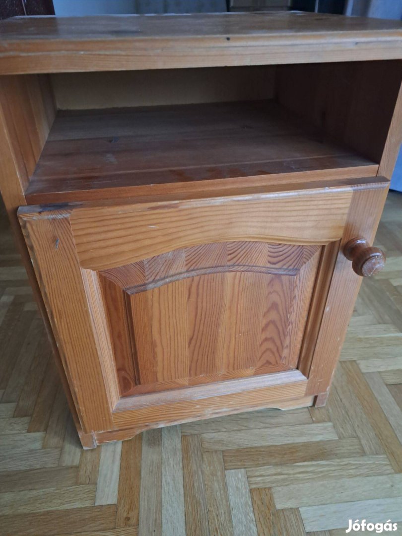 Éjjeliszekrény, komód