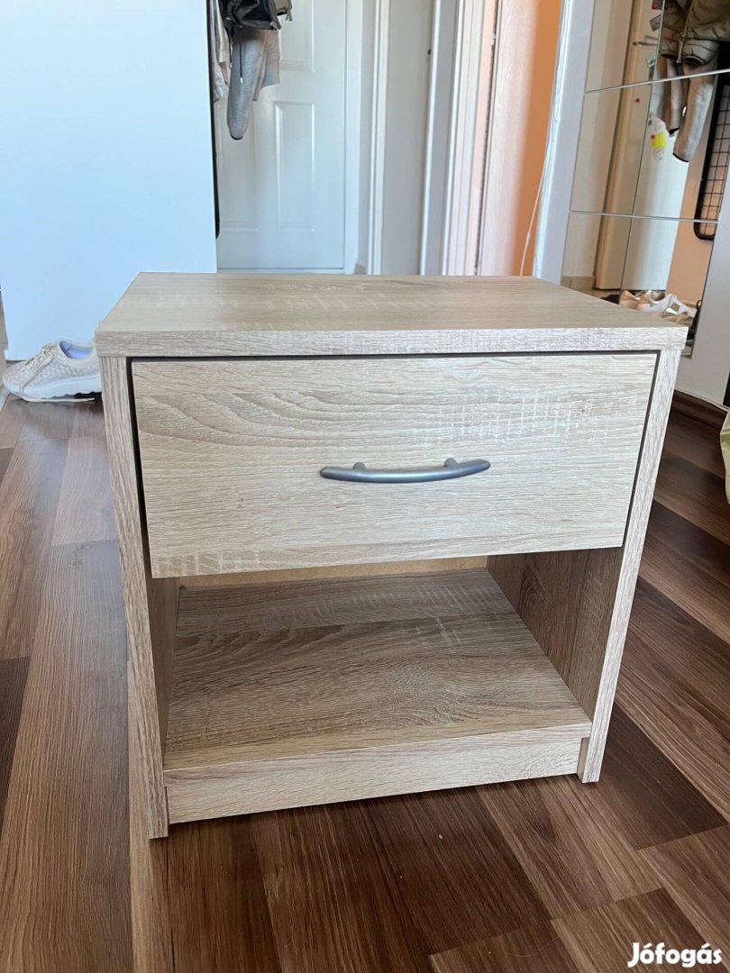 Éjjeliszekrény hibátlan állapotban
