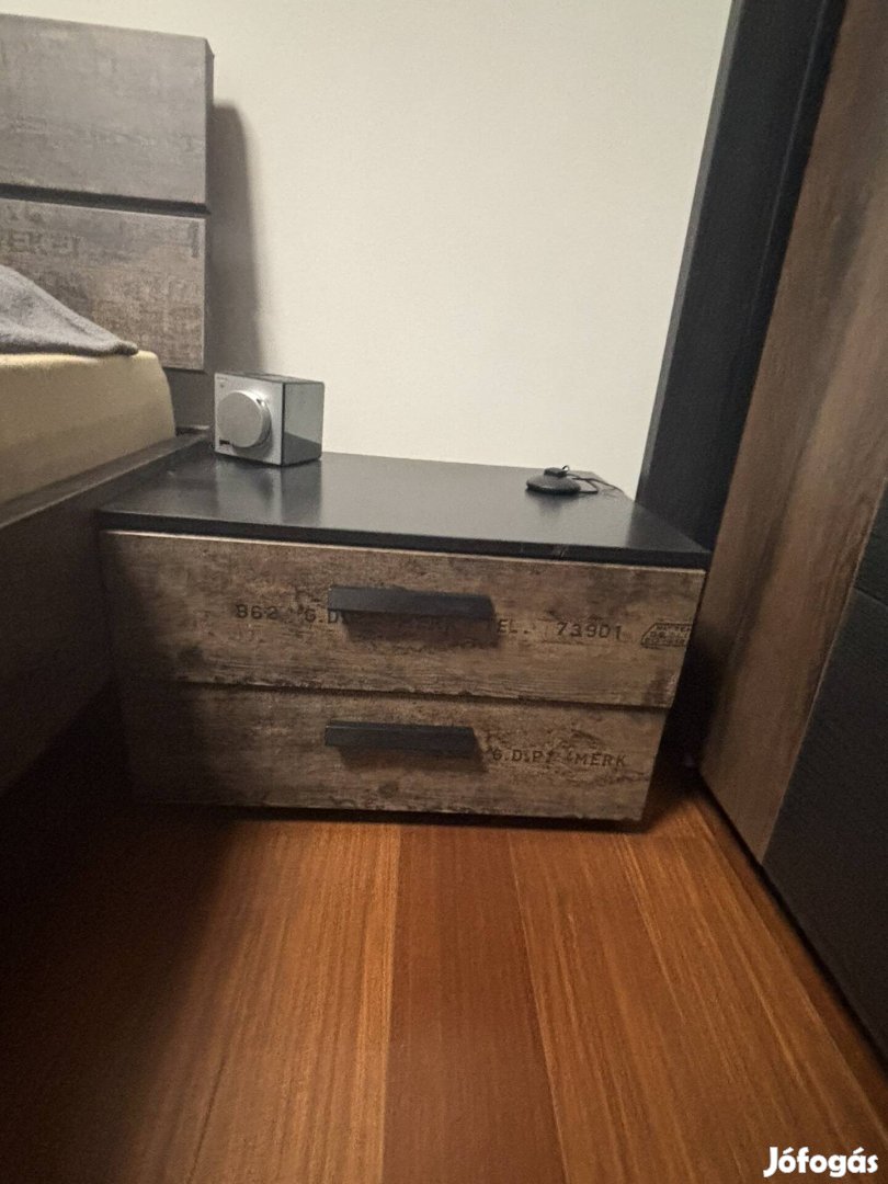 Éjjeliszekrény ifjúsági