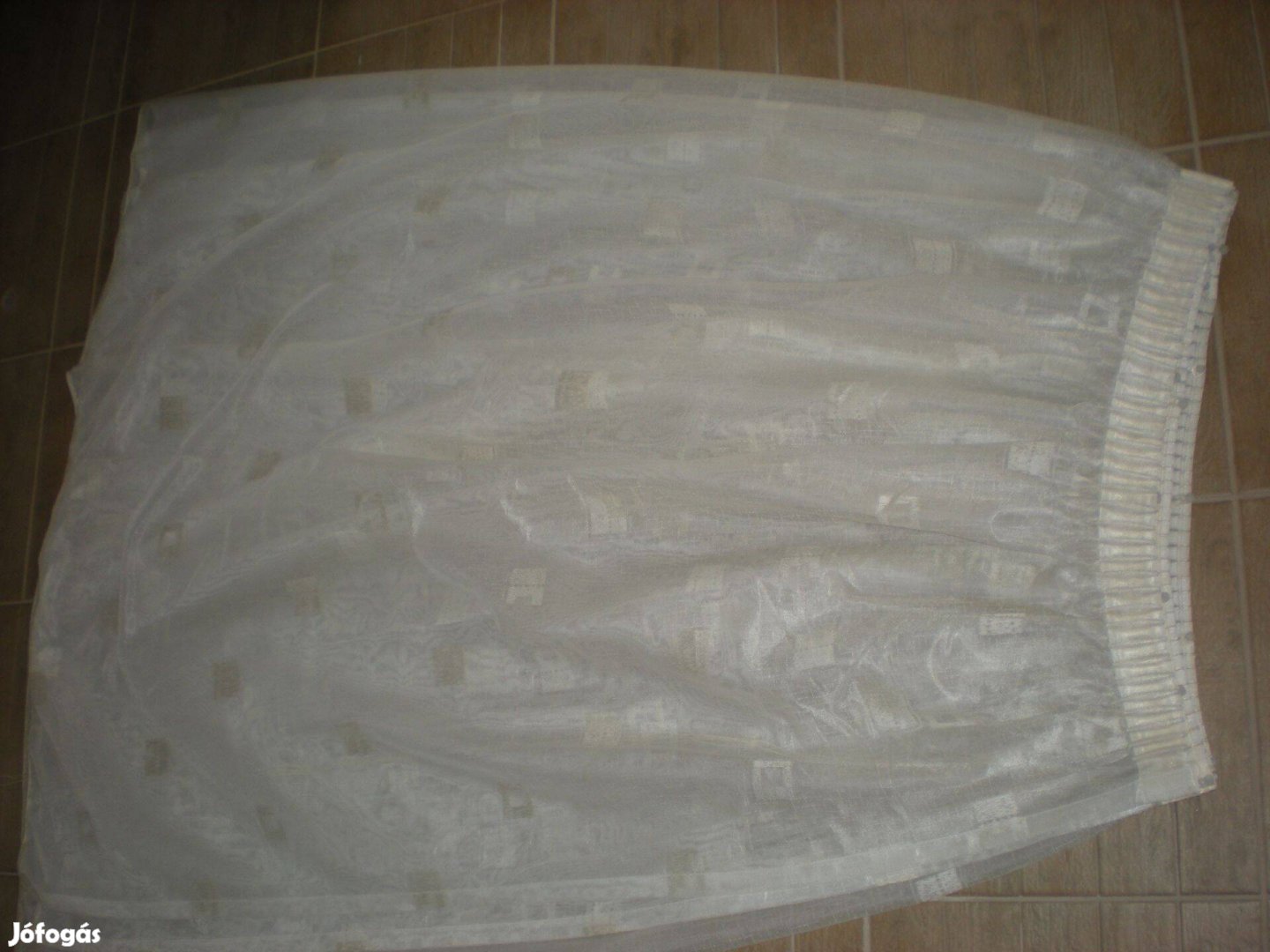 Ekrü függönyök hosszú és rövid