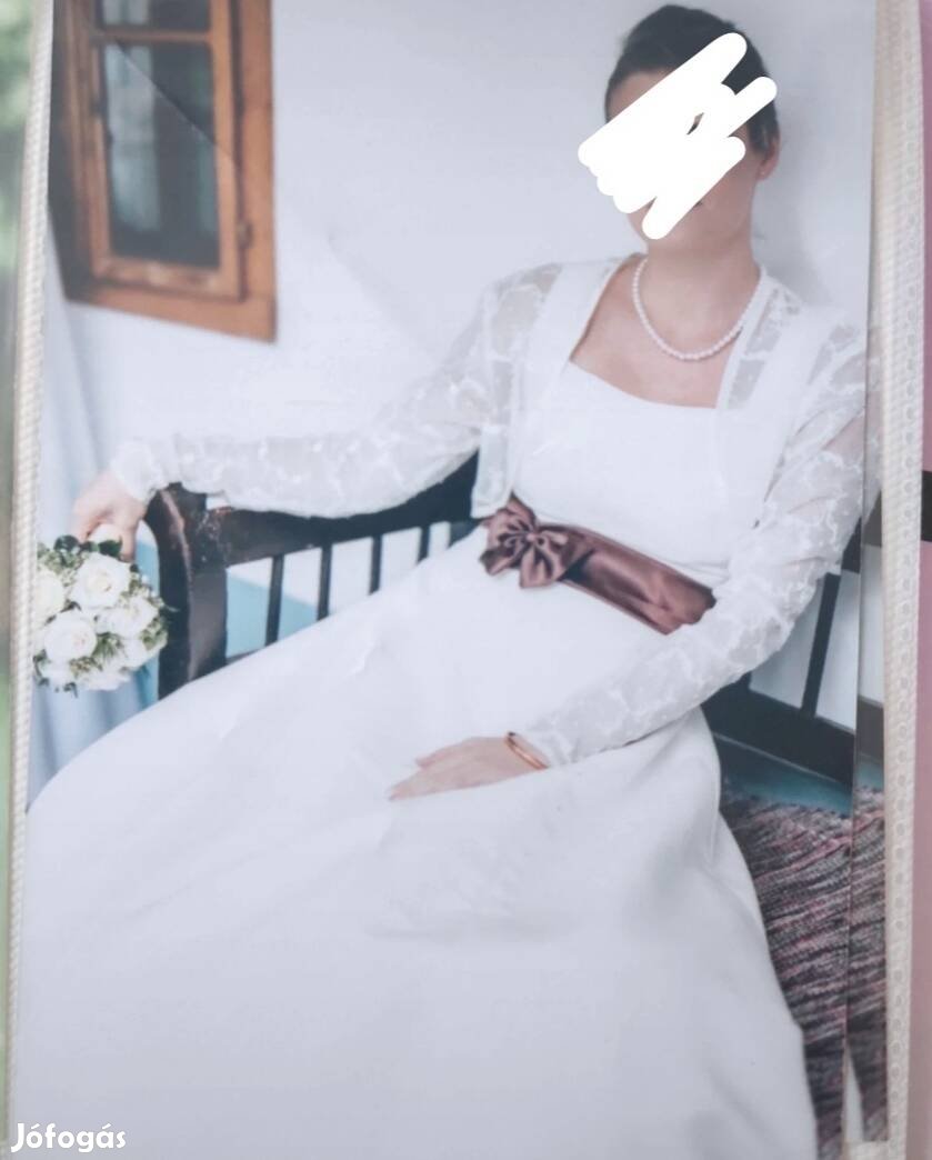 Ekrü színű menyasszonyi ruha megkímélt állapotban 