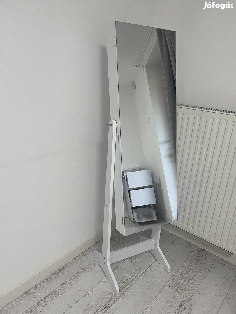 Ékszerszekrény tükörrel