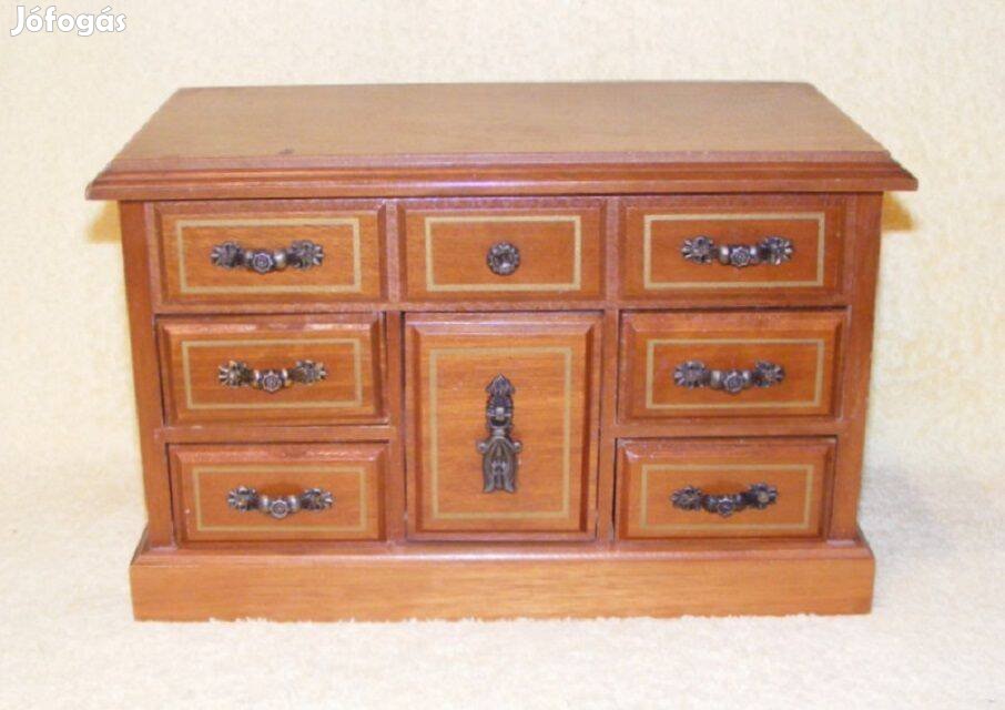 Ékszertartó szekrény