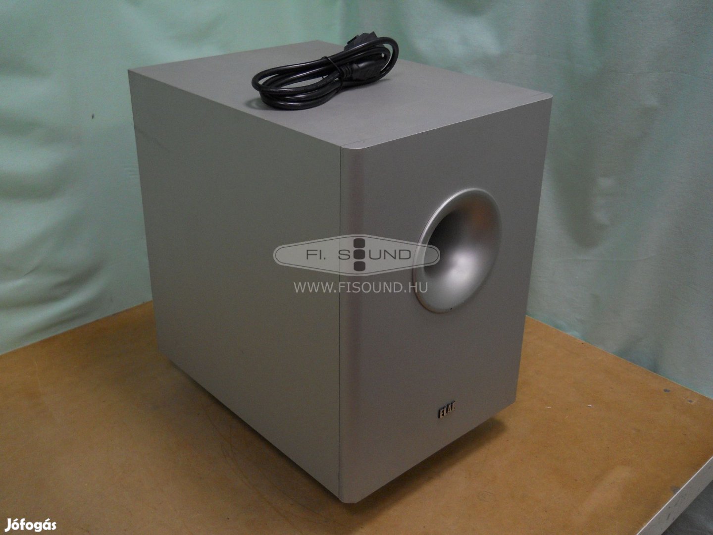 Elac  ,150W,aktív subwoofer 20cm-s gumiperemes méllyel