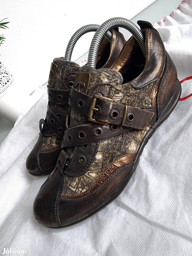 Eladadó eredeti Cavalli bőr tornacipő,  38 méretben