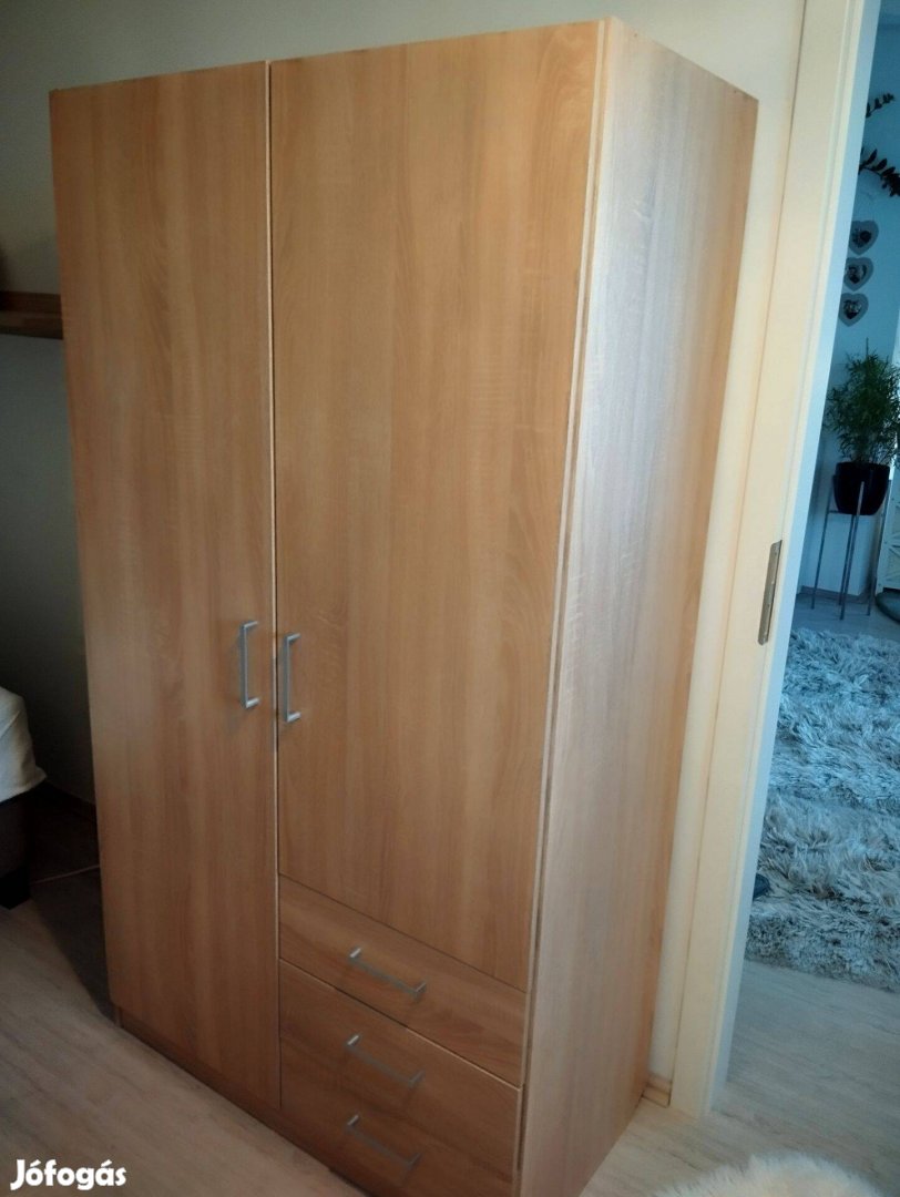Eladásra kínálok újszerű 2 ajtós ruhásszekrényt