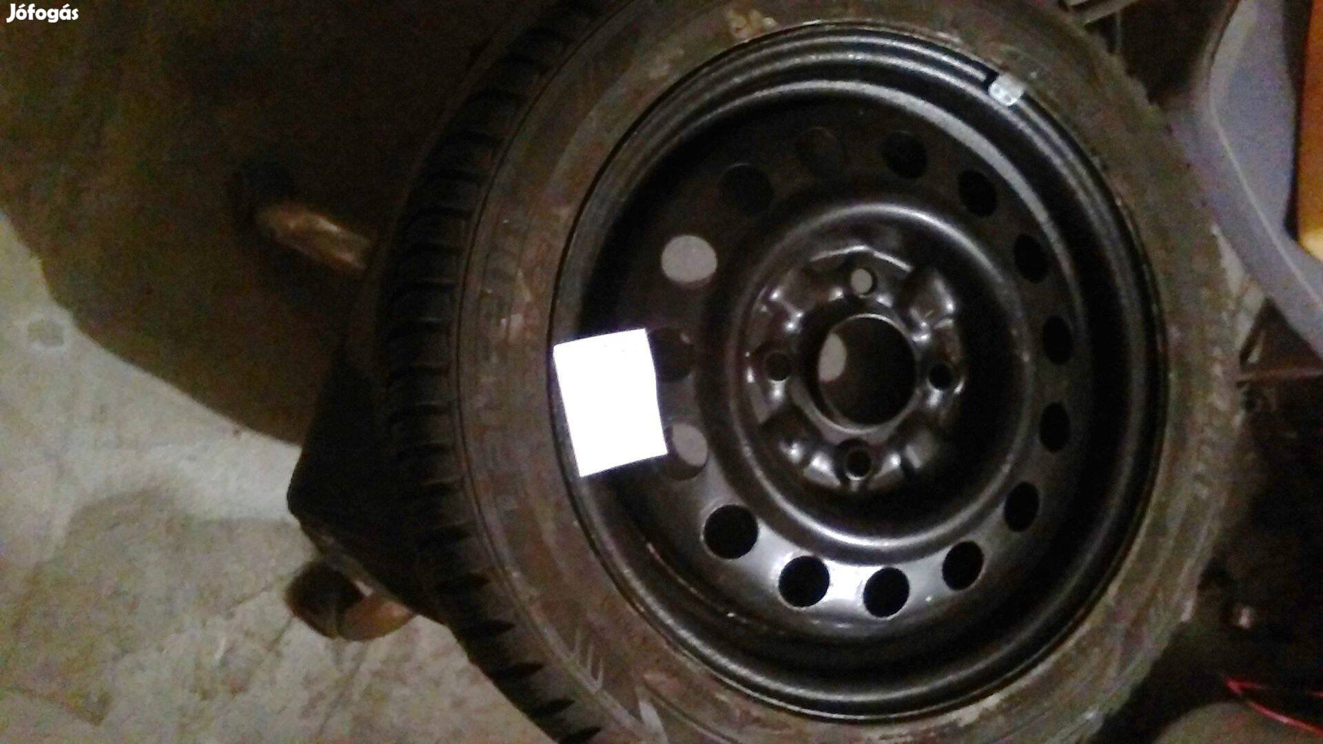 Eladó15-os acélfelni garnitúra téligumikkal
