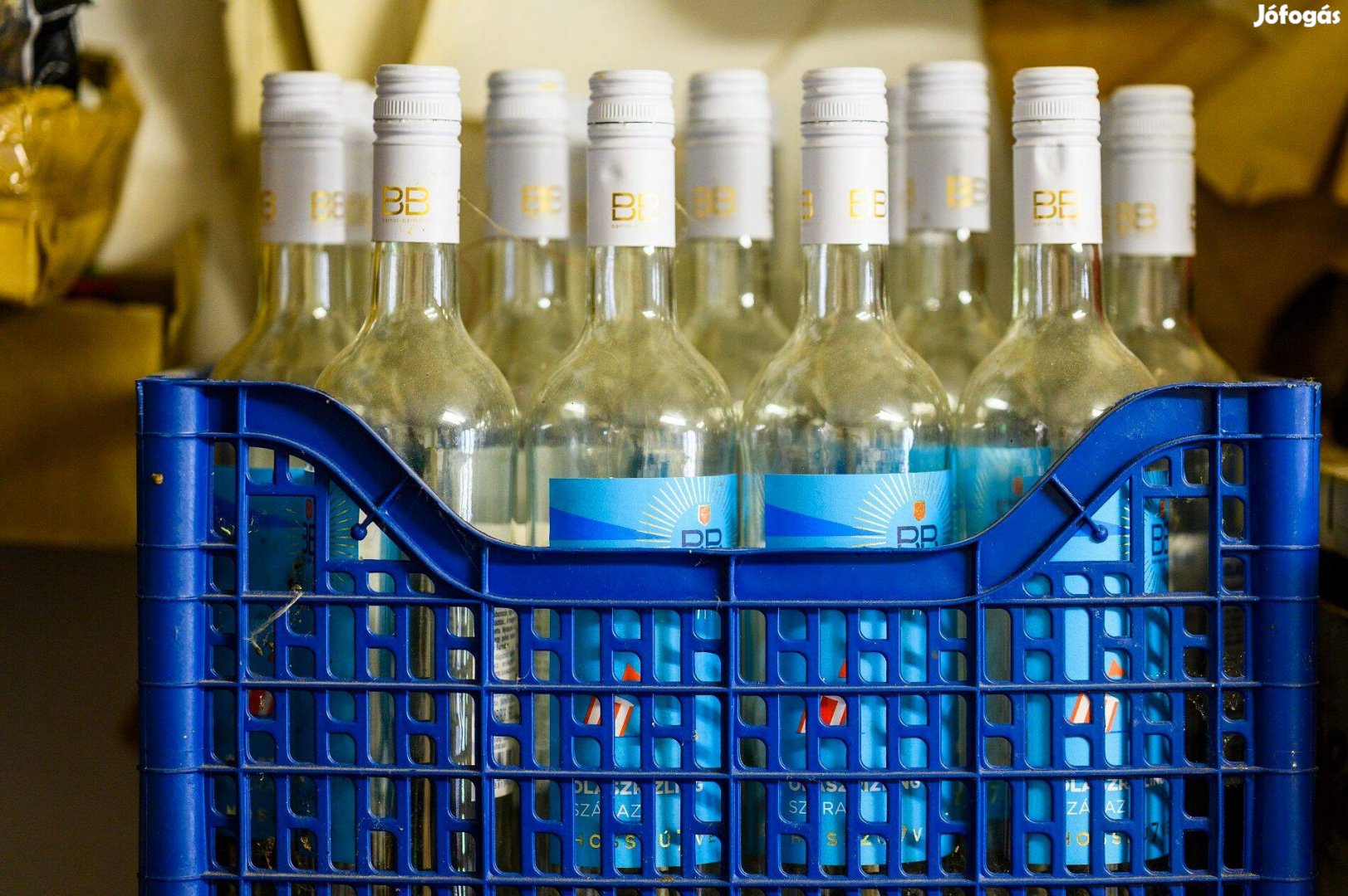 Eladó 1000 db 0,75-ös boros üveg