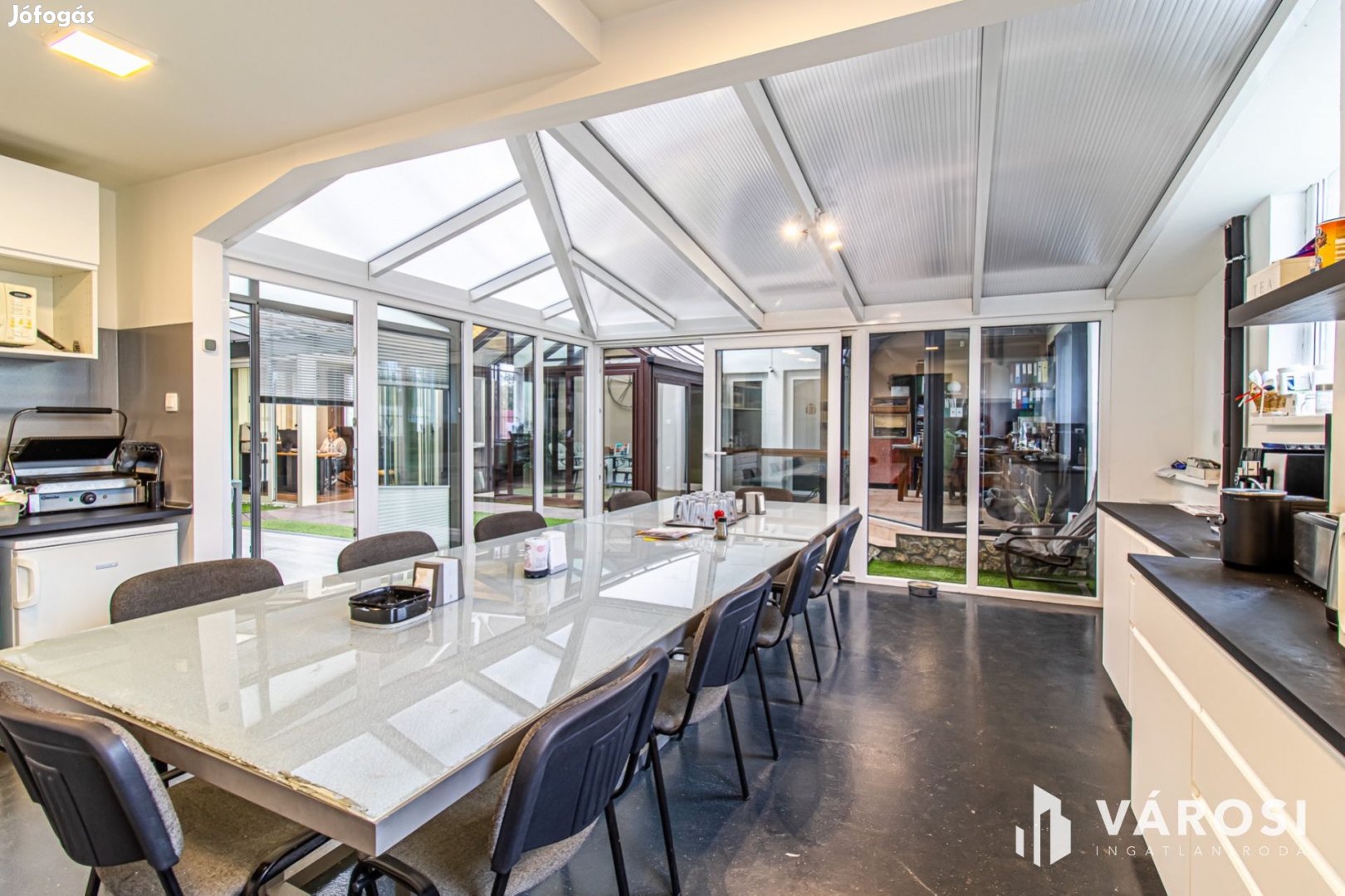 Eladó 1000m telephely, iroda, műhely Csepel Gyártelepen