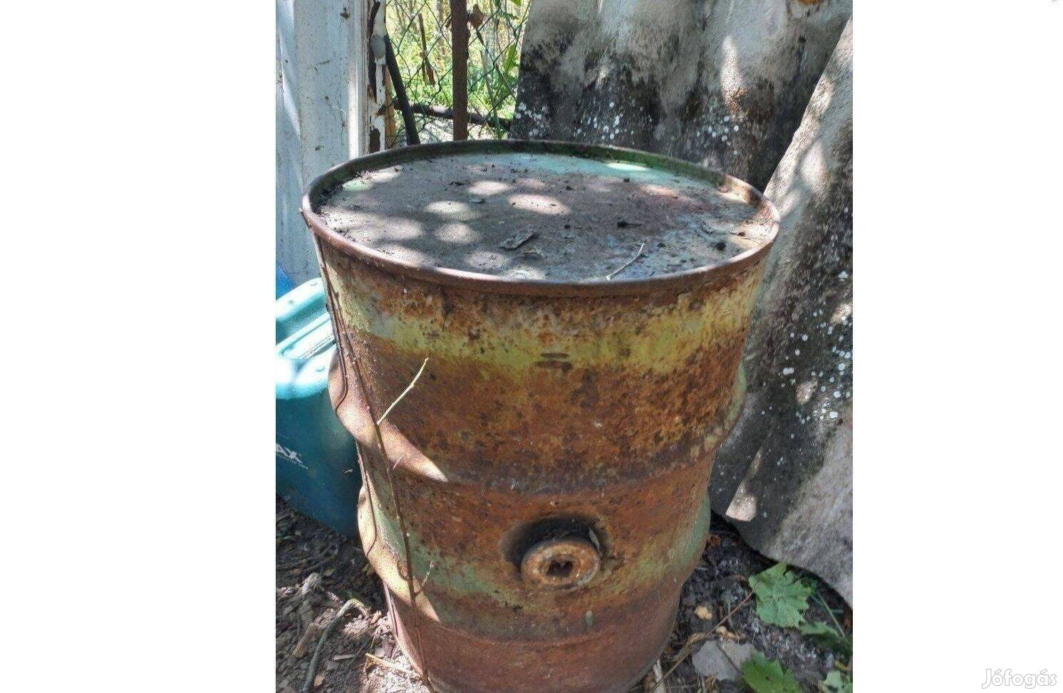 Eladó 100 l es olajos hordó