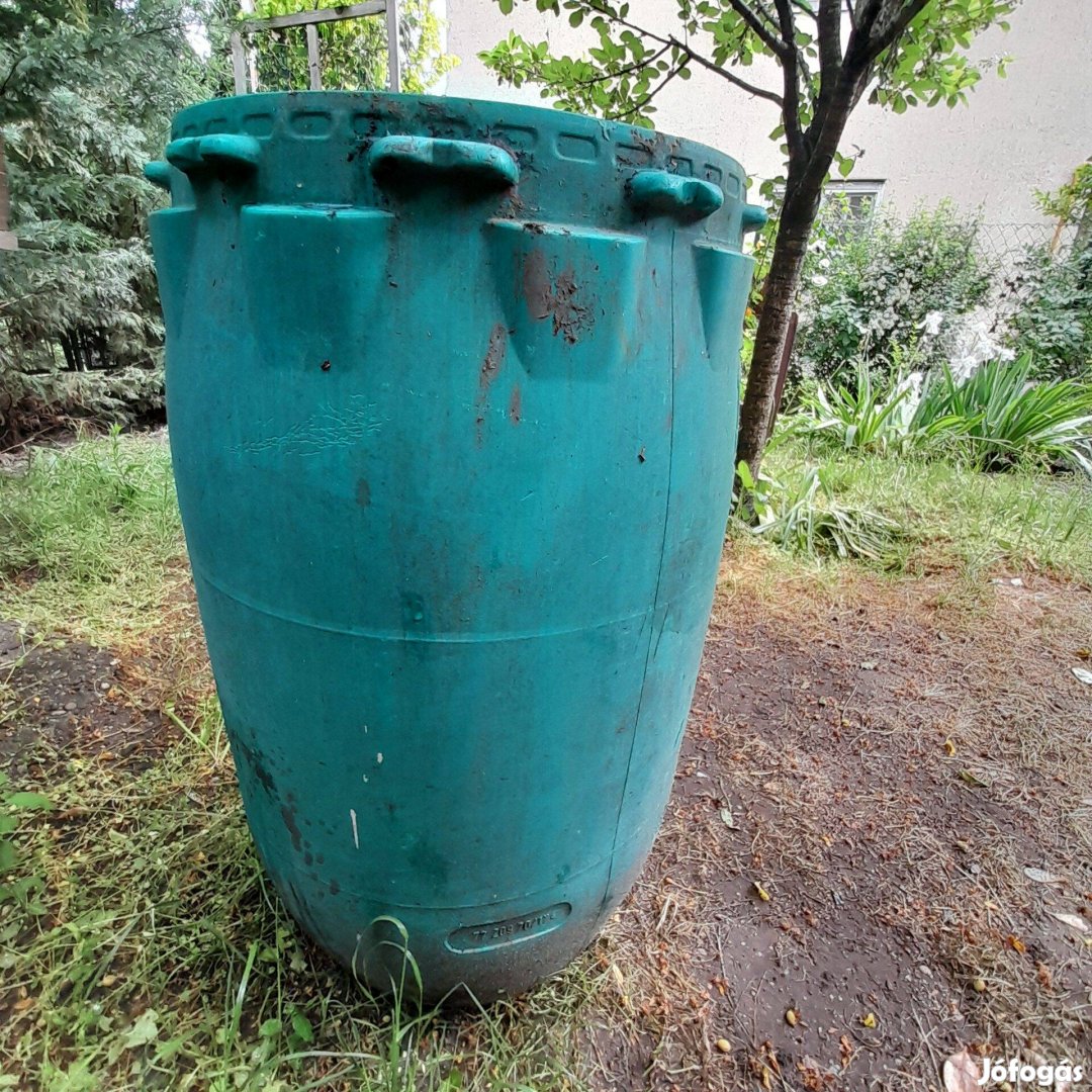 Eladó 100 literes műanyag hordó, tetővel