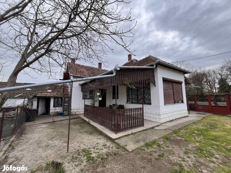Eladó 100 nm-es Családi ház Sarkad