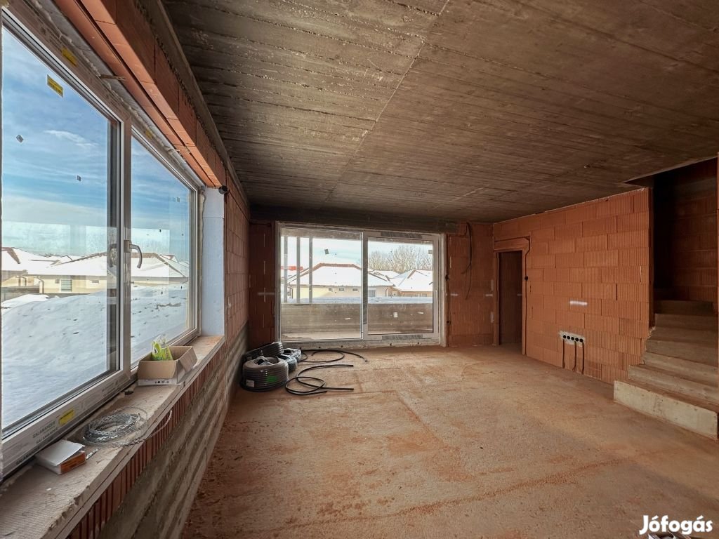 Eladó 101 nm-es lakás Kozármisleny