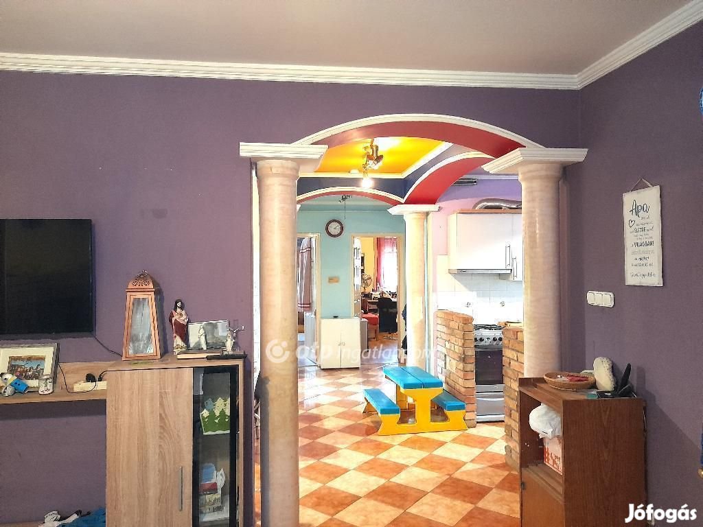 Eladó 102 nm-es ház Szeged
