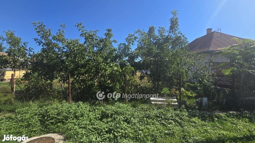 Eladó 1033 nm-es telek Tetétlen