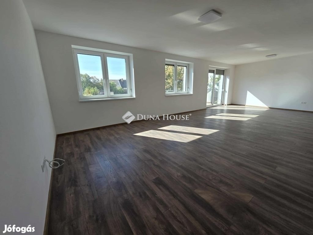 Eladó 103 nm-es lakás Szeged