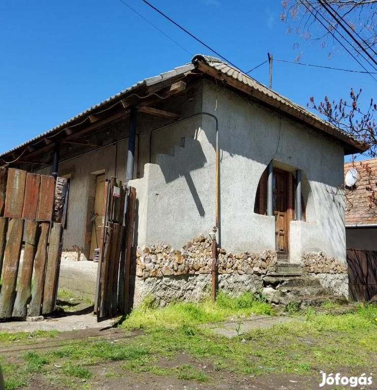 Eladó 104 nm-es ház Lőrinci