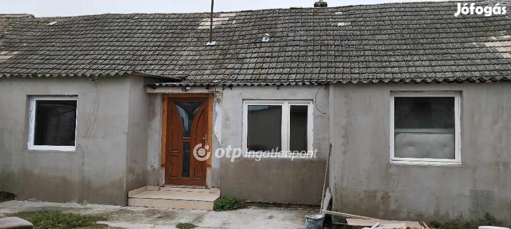 Eladó 106 nm-es ház Decs